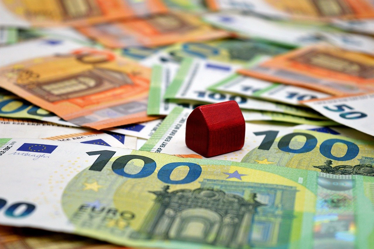 money, to build a house, real estate financing, equity capital, construction financing, building savings, financing, house, housebuilding, price increase, rising costs, banknotes, financial world, euro, paper money, affordable housing, building money, build a house, housing, pay, house purchase